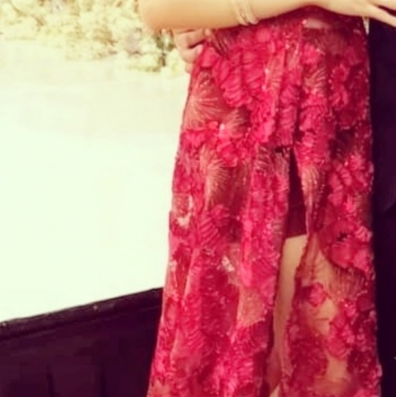 Evening red lace dress - Picture 2 of 4